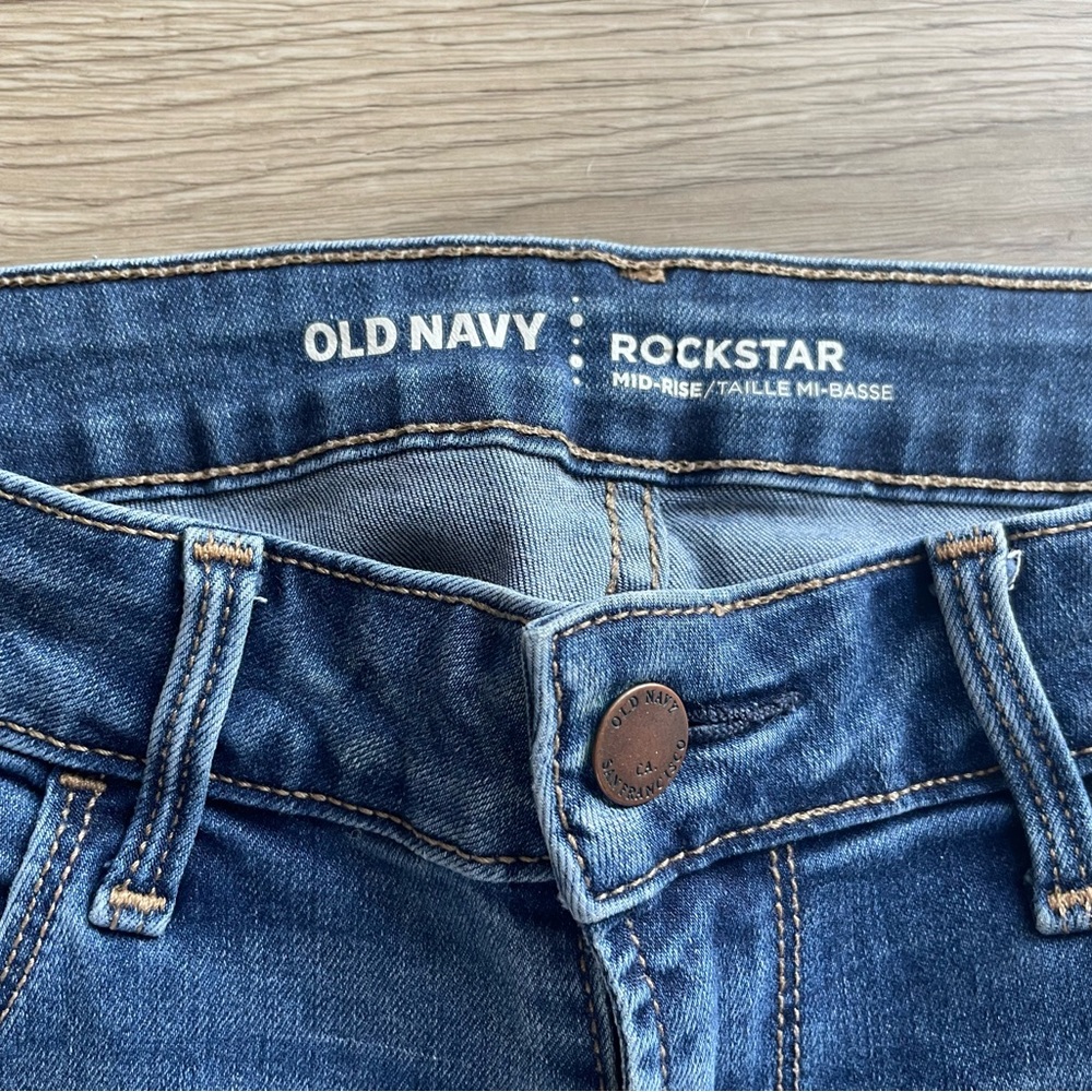 4/$25 | Old Navy | Rockstar Mid Rise Distressed Skinny Jeans for Women | Size 2 - Picture 5 of 8